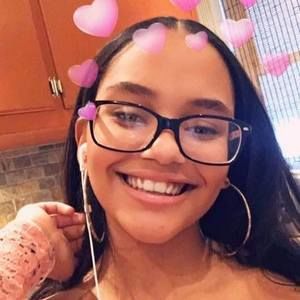 Meet your Posher, Yris